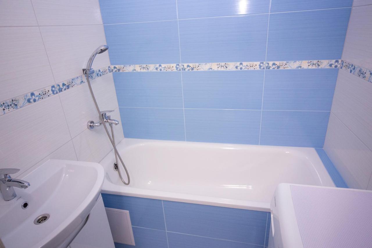 Новая Красивая Квартира. Cherkasy Ngoại thất bức ảnh
