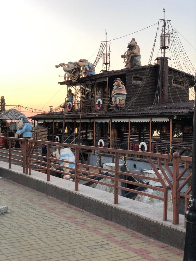 Новая Красивая Квартира. Cherkasy Ngoại thất bức ảnh